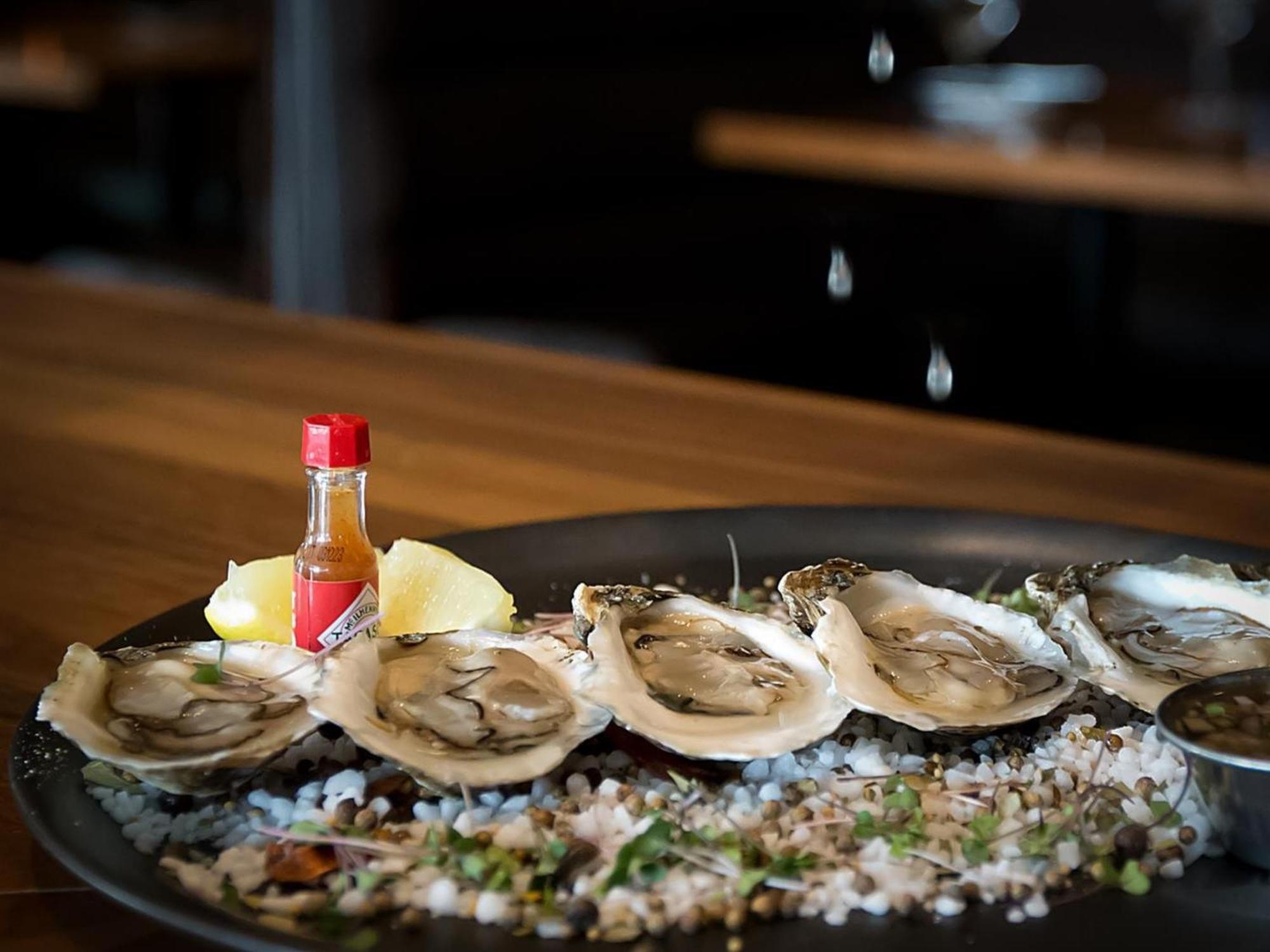 Otl Gouverneur Saguenay Zewnętrze zdjęcie Oysters on the half shell