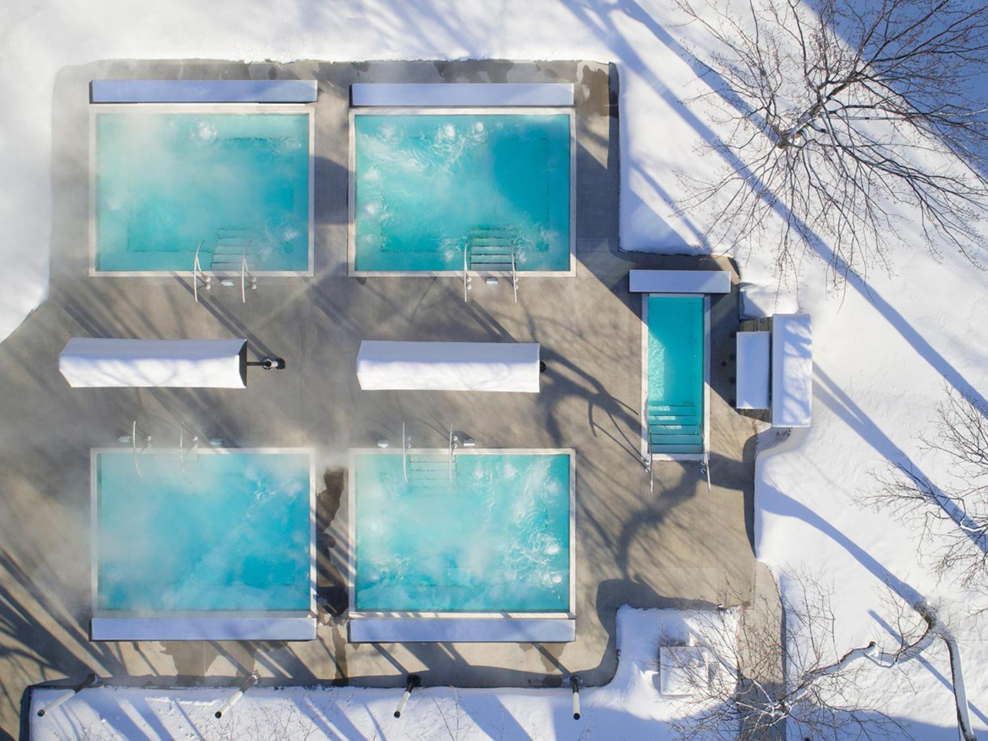 Otl Gouverneur Saguenay Zewnętrze zdjęcie Aerial view of the pools