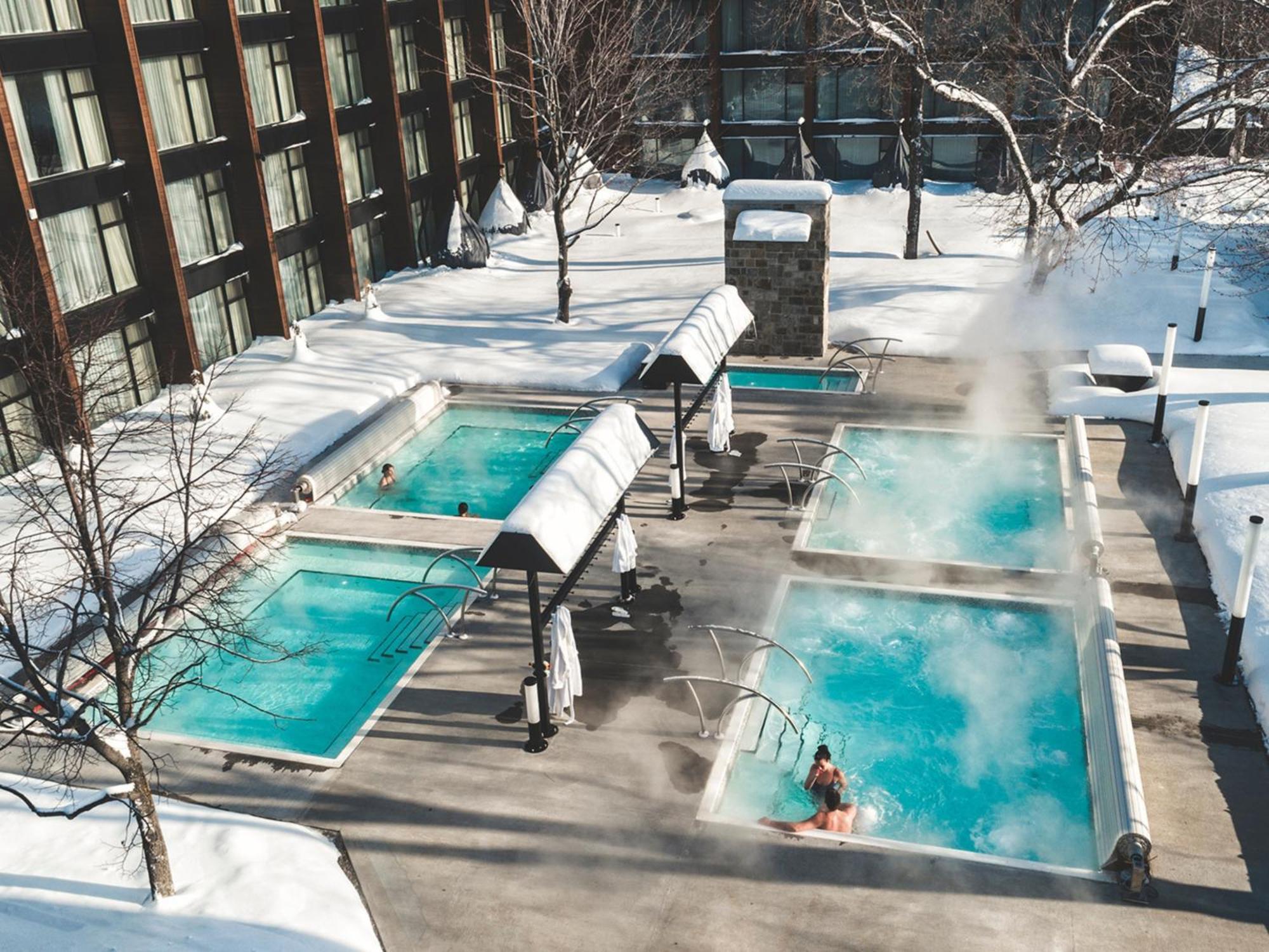 Otl Gouverneur Saguenay Zewnętrze zdjęcie Outdoor hot springs at the Hotel Okura, Hakkōda, Sendai, Japan