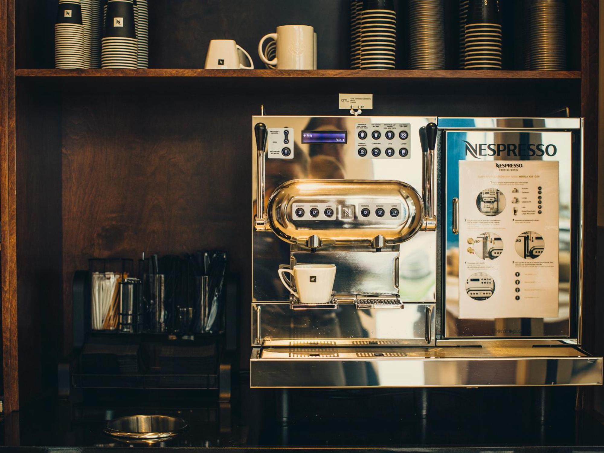 Otl Gouverneur Saguenay Zewnętrze zdjęcie A Nespresso machine