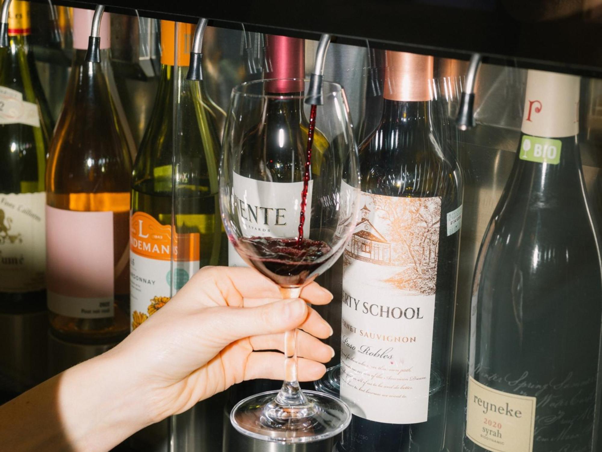 Otl Gouverneur Saguenay Zewnętrze zdjęcie Wine tasting